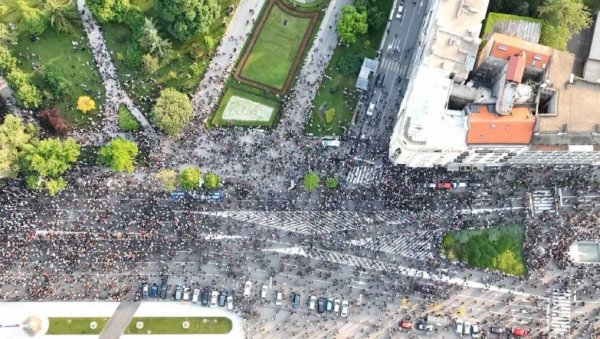 МУСЛИМАНСКИ ЕКСТРЕМИСТИ ПОДРЖАЛИ БЛОКАДУ СРБИЈЕ: Слободна Босна велича прозападну опозицију (ФОТО) МУСЛИМАНСКИ ЕКСТРЕМИСТИ ПОДРЖАЛИ БЛОКАДУ СРБИЈЕ: Слободна Босна велича прозападну опозицију (ФОТО)
