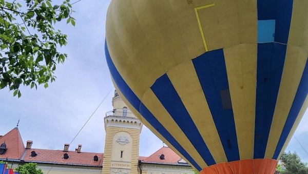 ЈЕДИНСТВЕН ДОЖИВЉАЈ РАЗГЛЕДАЊА ГРАДА: У Кикинди одржан први фестивал балона (ФOTO)