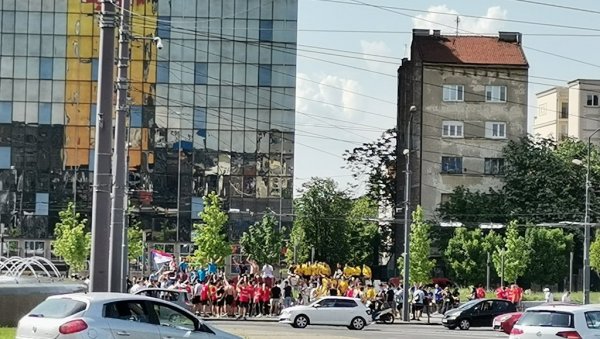 МАТУРАНТИ, НЕ УЛАЗИТЕ У ФОНТАНЕ!  ЈКП Београдски водовод и канализација апелује на суграђане да буду одговорни