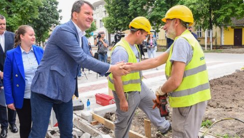 RADOVI U APATINU: Ulica srpskih vladara gotova do početka jula RADOVI U APATINU: Ulica srpskih vladara gotova do početka jula