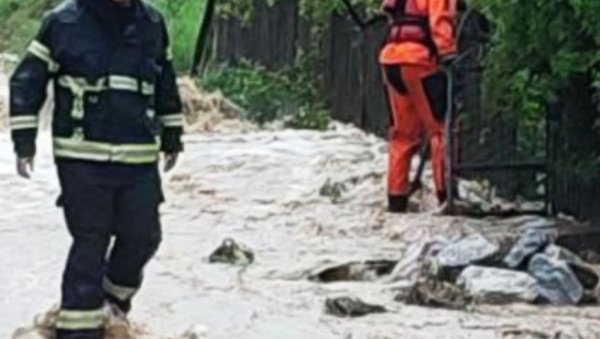 ЧАЧАК: Због обилних падавина дошло до изливања водотокова и канала