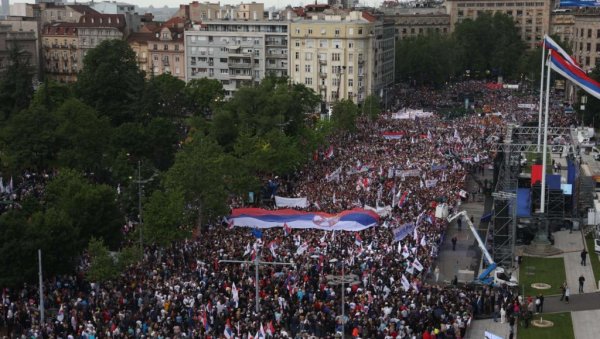 ВУЧИЋ: Никад нисам говорио пред већим бројем људи, увек ћу бити ваш