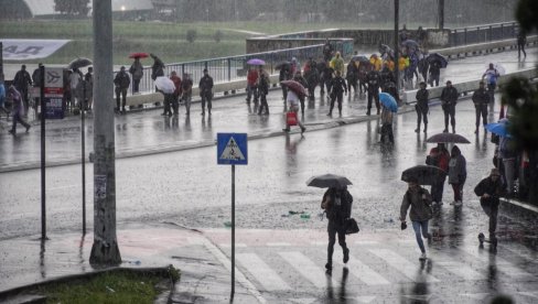 STIŽE NAGLI PREOKRET VREMENA: Za vikend toplo, u ovim delovima zemlje očekuju se obilnije padavine (FOTO)