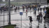 DANAS NA SNAZI NARANDŽASTI METEOALARM: RHMZ upozorava - U ovim krajevima Srbije očekuju se obilne padavine i snažni udari vetra