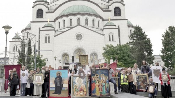 ТРИ МЕСЕЦА У ПОСТУ И МОЛИТВИ : Ходочасници кренули у крстни ход од Храма Светог Саве до Атоса