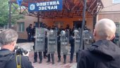 НОВИНАР ТАНЈУГА ПОВРЕЂЕН У ЗВЕЧАНУ: Шок бомба му пала под ноге у нападу КФОР-а на српски народ