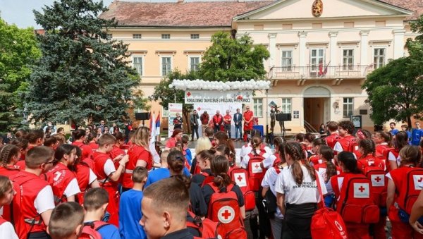 НАЈБОЉИ НОВОСАЂАНИ И МИТРОВЧАНИ: У Кикинди одржано Покрајинско такмичење Црвеног крста