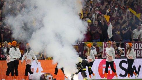 ХОРОР У ИТАЛИЈИ! Избодени навијачи пред меч Лиге Европе ХОРОР У ИТАЛИЈИ! Избодени навијачи пред меч Лиге Европе