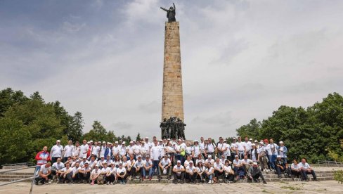 RADNI DAN ZA PRIRODU: NIS-ovi volonteri u akciji čišćenja Fruške gore