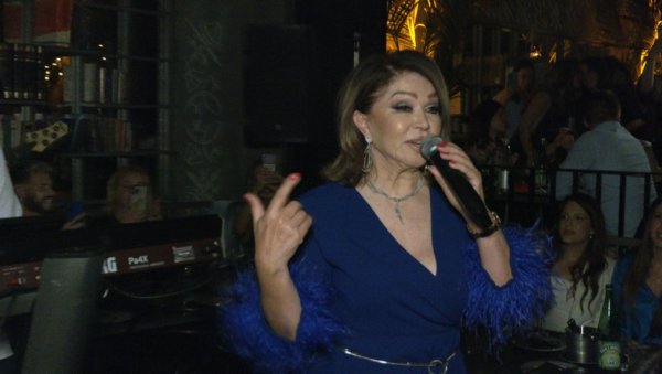 ЗАВИРИТЕ У ОАЗУ МИРА НЕДЕ УКРАДЕН: Показала свој рај у Боки Которској, па у седмој деценији поносно испоризала у бикинију ЗАВИРИТЕ У ОАЗУ МИРА НЕДЕ УКРАДЕН: Показала свој рај у Боки Которској, па у седмој деценији поносно испоризала у бикинију