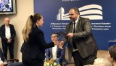 НОВАЦ ОД ПОКРАЈИНЕ: Апатин добио 13 милиона динара за атарске путеве