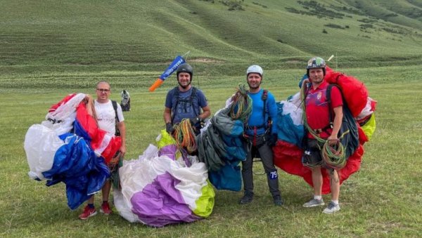 БРОНЗА ЗА ЂУРКОВИЋА: Српски параглајдериста освојио медаљу у Казахстану, сад циља трон Светског купа БРОНЗА ЗА ЂУРКОВИЋА: Српски параглајдериста освојио медаљу у Казахстану, сад циља трон Светског купа