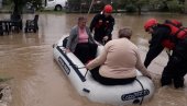 MUP SE OGLASIO O POPLAVAMA U SRBIJI: Slike evakuacija sa ugroženih područja (FOTO)