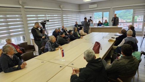 TOPLIJE U 57 DOMOVA: Prijepolje sufinansira zamenu stolarija u stanovima i kućama TOPLIJE U 57 DOMOVA: Prijepolje sufinansira zamenu stolarija u stanovima i kućama