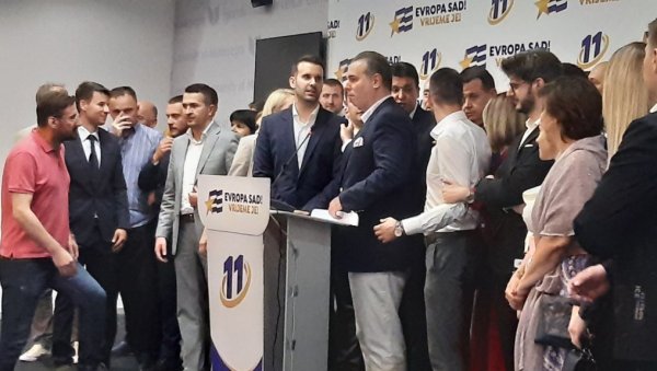 МАНДАТАР У АВГУСТУ, А ВЛАДА КО ЗНА КАД: Ванредни парламентарни избори у Црној Гори нису размрсили већ замрсили политички чвор МАНДАТАР У АВГУСТУ, А ВЛАДА КО ЗНА КАД: Ванредни парламентарни избори у Црној Гори нису размрсили већ замрсили политички чвор
