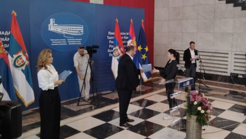 ПОДРШКА МЛАДИМА У СЕЛИМА ВОЈВОДИНЕ: Покрајина издвојила 200 милиона динара за 163 газдинства ПОДРШКА МЛАДИМА У СЕЛИМА ВОЈВОДИНЕ: Покрајина издвојила 200 милиона динара за 163 газдинства
