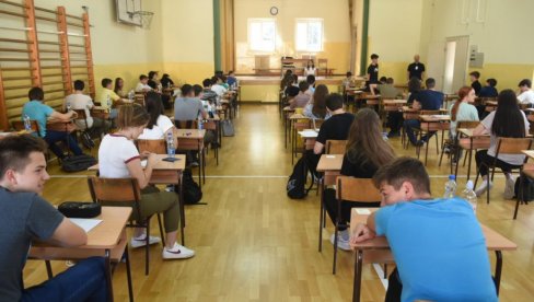 JOŠ 10 DANA NEIZVESNOSTI: Već objavljeni preliminarni rezultati testova sa male mature, tek slede dva bitna datuma JOŠ 10 DANA NEIZVESNOSTI: Već objavljeni preliminarni rezultati testova sa male mature, tek slede dva bitna datuma
