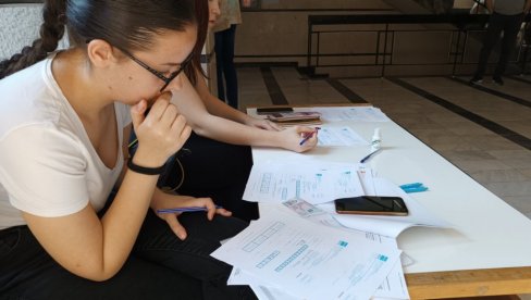 ПРВИ УПИСНИ РОК НА ФАКУЛТЕТИМА: Упис траје до петка ПРВИ УПИСНИ РОК НА ФАКУЛТЕТИМА: Упис траје до петка