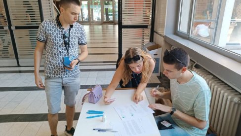 ИНДЕКСИ ПО  ПРОМЕЊЕНОМ  КАЛЕНДАРУ? Покрајина одлучила, места за 5.770 бруцоша, остали чекају Владу Србије