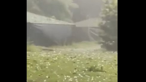 SNAŽNO NEVREME U KOMŠILUKU: Padao grad veličine teniske loptice, stradali prozori i automobili (FOTO/VIDEO) SNAŽNO NEVREME U KOMŠILUKU: Padao grad veličine teniske loptice, stradali prozori i automobili (FOTO/VIDEO)