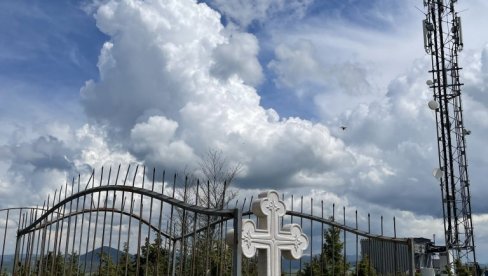 UZNEMIRENI GRAĐANI ŽABLJAKA: Otimaju zemlju da bi postavili repetitor (FOTO) UZNEMIRENI GRAĐANI ŽABLJAKA: Otimaju zemlju da bi postavili repetitor (FOTO)
