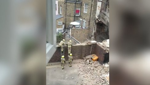KATASTROFA U LONDONU: Srušila se zgrada, vatrogasci evakuisali stanovnike i pretraživali ruševine (FOTO/VIDEO) KATASTROFA U LONDONU: Srušila se zgrada, vatrogasci evakuisali stanovnike i pretraživali ruševine (FOTO/VIDEO)