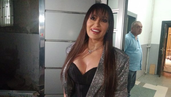 ДОСТА САМ ЈА БИЛА МУШКО: Цеца открила да јој је тешко удовољити, па се овако нашалила ДОСТА САМ ЈА БИЛА МУШКО: Цеца открила да јој је тешко удовољити, па се овако нашалила