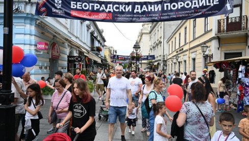 ПУН ГРАД ДЕЧЈЕ ЦИКЕ И РАДОСТИ Другог дана манифестације Београдски дани породице центар престонице врвео од људи ПУН ГРАД ДЕЧЈЕ ЦИКЕ И РАДОСТИ Другог дана манифестације Београдски дани породице центар престонице врвео од људи