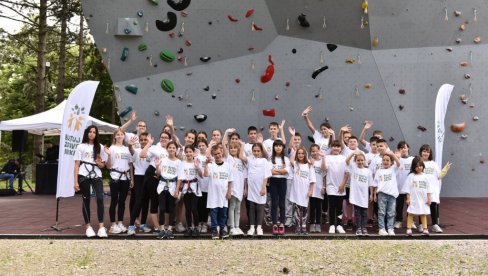 ODRŽAN SPORTSKI DOGAĐAJ ZA DECU U OKVIRU PROJEKTA BUSTUJ ZDRAVE NAVIKE: Zajedno u borbi protiv gojaznosti ODRŽAN SPORTSKI DOGAĐAJ ZA DECU U OKVIRU PROJEKTA BUSTUJ ZDRAVE NAVIKE: Zajedno u borbi protiv gojaznosti