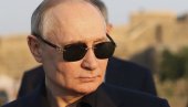 ПОГЛЕДАЈТЕ КАКО ИЗГЛЕДА ПУТИНОВ СТАН: Све пршти од луксуза, отворио чак и фрижидер, има и капелу (ВИДЕО)