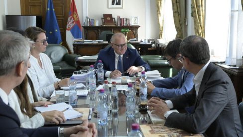 СИТУАЦИЈА ВЕЋ БОЉА: Весић са председником „Венси ерпортс“ о сарадњи и проблемима на београдском аеродрому (ФОТО) СИТУАЦИЈА ВЕЋ БОЉА: Весић са председником „Венси ерпортс“ о сарадњи и проблемима на београдском аеродрому (ФОТО)
