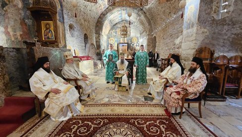 PRELEPE SLIKE IZ PEĆKE PATRIJARŠIJE: Patrijarh srpski Porfirije služio liturgiju (FOTO/VIDEO)