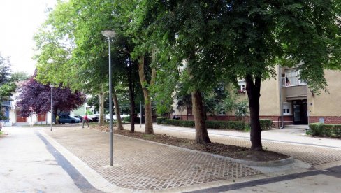 SANIRANO PARKIRALIŠTE NA NOVOSADSKOJ DETELINARI: Obnova 350 kvadrata van zone naplate SANIRANO PARKIRALIŠTE NA NOVOSADSKOJ DETELINARI: Obnova 350 kvadrata van zone naplate