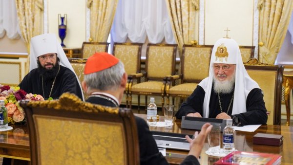 ПАТРИЈАРХ КИРИЛ РАЗГОВАРАО СА ПАПИНИМ ИЗАСЛАНИКОМ: Важно је да се све снаге света удруже како би спречиле велики оружани сукоб ПАТРИЈАРХ КИРИЛ РАЗГОВАРАО СА ПАПИНИМ ИЗАСЛАНИКОМ: Важно је да се све снаге света удруже како би спречиле велики оружани сукоб