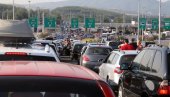 ПРАШТАЈТЕ: Српкиња направила хаос на грчкој граници, а гужва на прелазу огромна ПРАШТАЈТЕ: Српкиња направила хаос на грчкој граници, а гужва на прелазу огромна