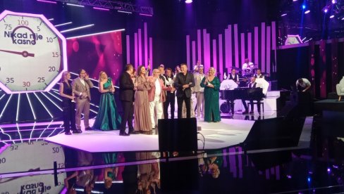 ВРЕМЕНСКИ УСЛОВИ: Певачица доживела незгоду, откривено у каквом је стању (ФОТО)