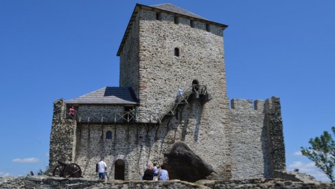 VRŠAČKA KULA ZATVORILA SVOJE KAPIJE: Tokom zimskog perioda nema turističkih poseta (FOTO)