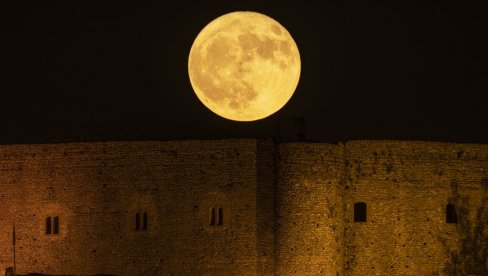 VEČERAS ĆE BITI SPEKTAKL NA NEBU: Mars i Merkur će biti vidljivi zbog supermeseca VEČERAS ĆE BITI SPEKTAKL NA NEBU: Mars i Merkur će biti vidljivi zbog supermeseca