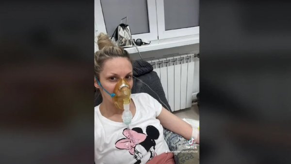 РАДА МАНОЈЛОВИЋ НА ИНФУЗИЈИ: Певачица се огласила - Болесна сам, исцрпљена, неиспавана РАДА МАНОЈЛОВИЋ НА ИНФУЗИЈИ: Певачица се огласила - Болесна сам, исцрпљена, неиспавана
