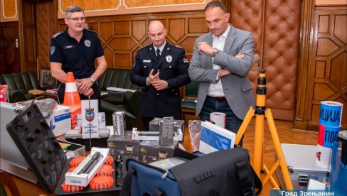 VREDNA 15 MILIONA DINARA: Nova oprema za policiju u Zrenjaninu VREDNA 15 MILIONA DINARA: Nova oprema za policiju u Zrenjaninu