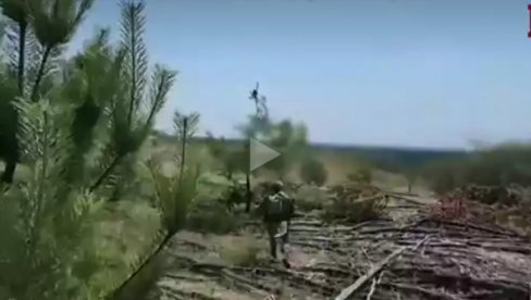 „Timski rad je ključan“: Ruski vojnici izvode borbene vežbe na poligonima blizu linije fronta „Timski rad je ključan“: Ruski vojnici izvode borbene vežbe na poligonima blizu linije fronta