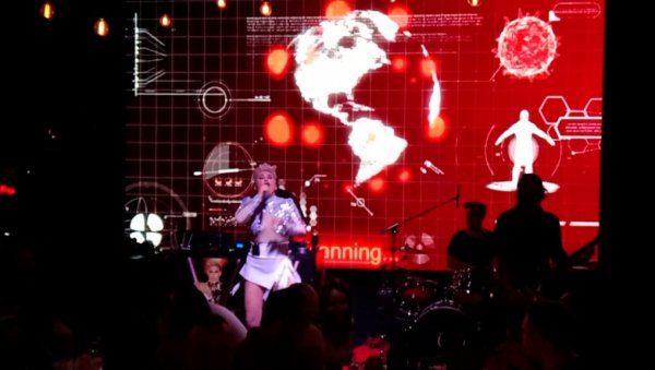 ЖУРКА ДВЕ НОЋИ ЗАРЕДОМ:  Индира Колонија певаће фановима највеће хитове (ФОТО)