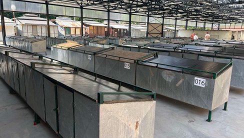 NOVA LOKACIJA: Sređena zelena pijaca u Obrenovcu otvorila vrata kupcima NOVA LOKACIJA: Sređena zelena pijaca u Obrenovcu otvorila vrata kupcima