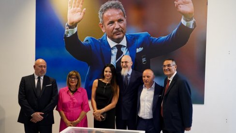 MIHA JE BIO MOST IZMEĐU SRBA I ITALIJANA: Otvorena izložba o legendarnim fudbalerima Siniši Mihajloviću i Paolo Rosiju u MPU MIHA JE BIO MOST IZMEĐU SRBA I ITALIJANA: Otvorena izložba o legendarnim fudbalerima Siniši Mihajloviću i Paolo Rosiju u MPU