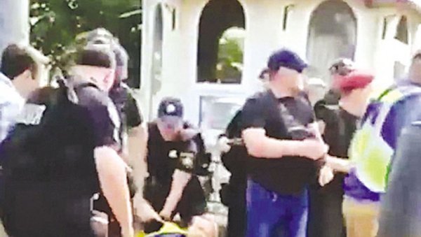 ПОЛИЦИЈА УПАЛА У КИЈЕВСКУ ЛАВРУ: Украјинске власти уз специјалце црвене беретке иселили проруске монахе ПОЛИЦИЈА УПАЛА У КИЈЕВСКУ ЛАВРУ: Украјинске власти уз специјалце црвене беретке иселили проруске монахе