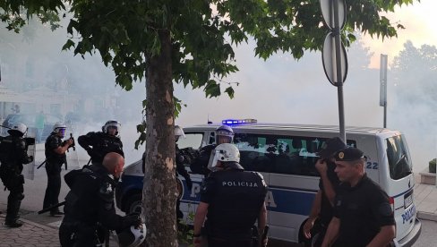 ХАЈКА НА СРБЕ НЕ ПРЕСТАЈЕ: Наш народ у Црној Гори дискриминишу и после пада режима ДПС ХАЈКА НА СРБЕ НЕ ПРЕСТАЈЕ: Наш народ у Црној Гори дискриминишу и после пада режима ДПС