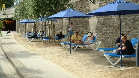 PRSNO I KRAUL SENOM: Posle sto godina, reka koja protiče kroz Grad svetlosti prima prve plivače PRSNO I KRAUL SENOM: Posle sto godina, reka koja protiče kroz Grad svetlosti prima prve plivače