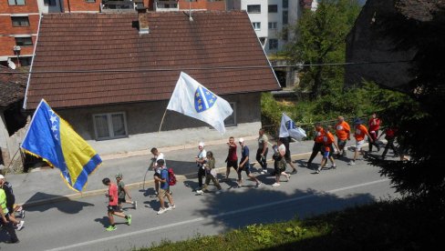 ПРОВОКАЦИЈЕ У СРЕБРЕНИЦИ: Ратне заставе тзв. Армије БиХ на „Маршу мира“ (ФОТО) ПРОВОКАЦИЈЕ У СРЕБРЕНИЦИ: Ратне заставе тзв. Армије БиХ на „Маршу мира“ (ФОТО)
