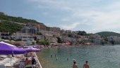 NEUM POŽELJAN I STRANCIMA: Turisti uživaju na plažama, evo kakve vas cene očekuju (FOTO) NEUM POŽELJAN I STRANCIMA: Turisti uživaju na plažama, evo kakve vas cene očekuju (FOTO)
