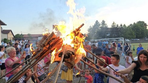 UOPČI PETROVDANA PODNO MAJEVICE: Jubilarna lilijada i pomen za 24 žrtve Odbrambeno-otadžbinskog rata (FOTO)